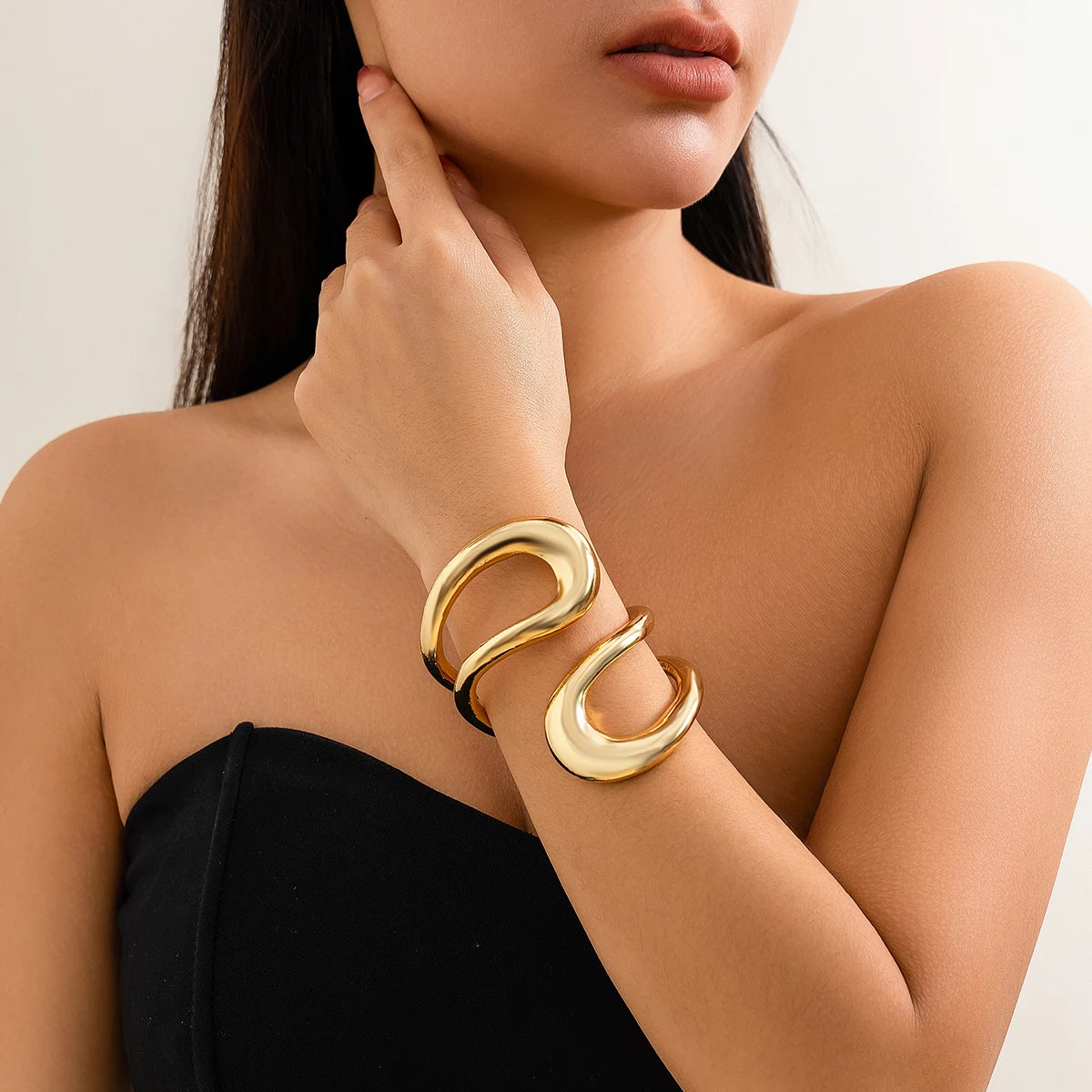 Punk Classic Geometric Twisted Open Bangles for Women Exaggerated Gold Color Heavy Metal Cuff Bracelet Fashion Party Jewelry New