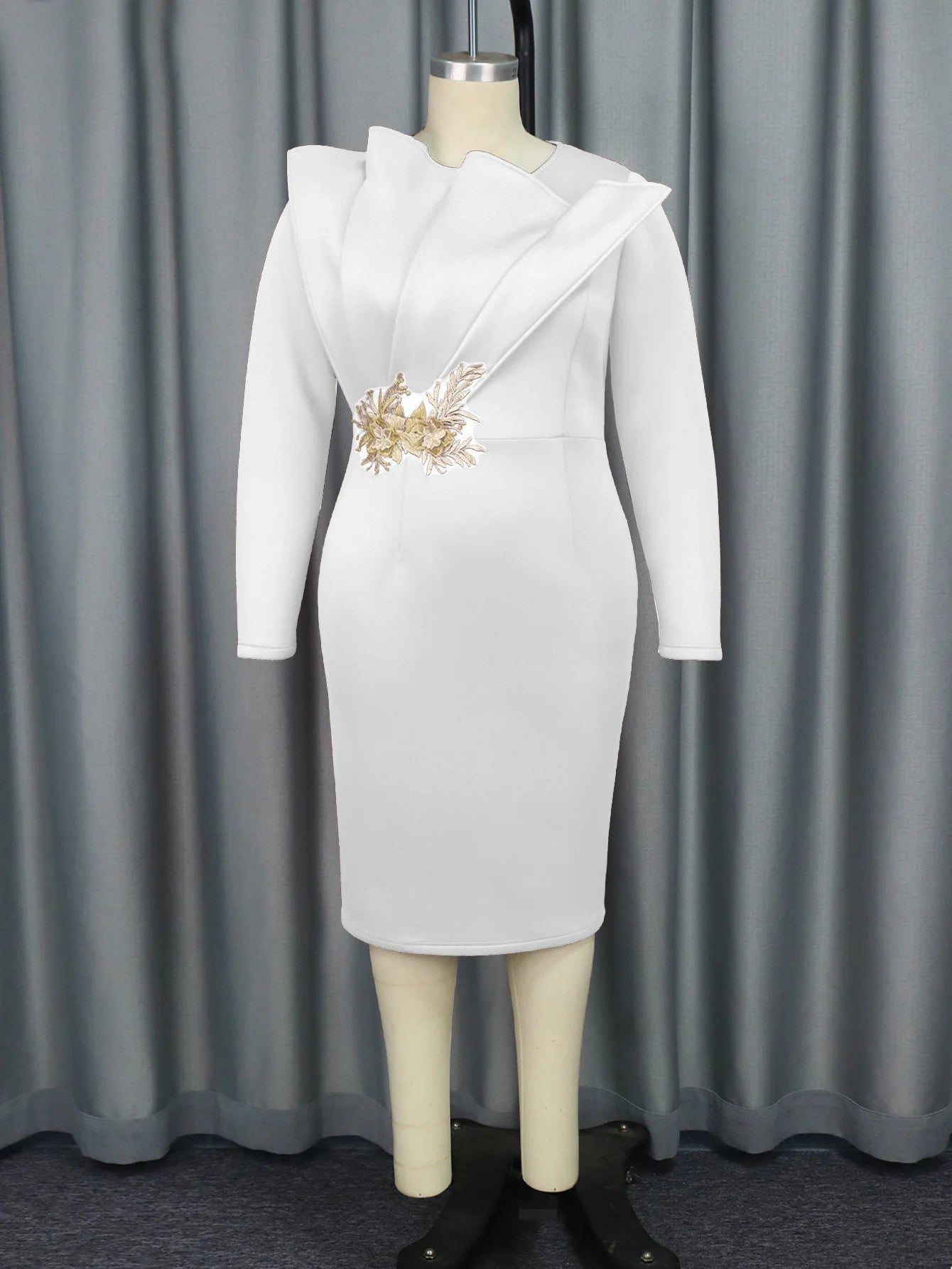 Elegant Long Sleeves with Lace Appliques Sheath