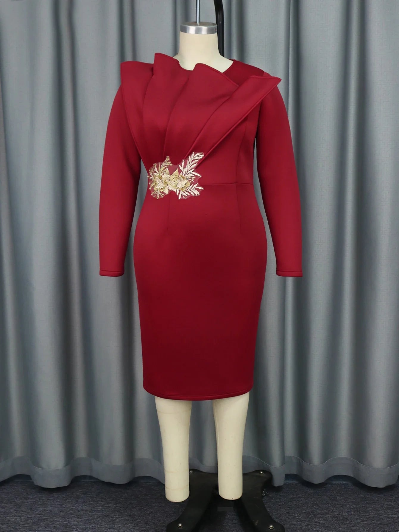 Elegant Long Sleeves with Lace Appliques Sheath