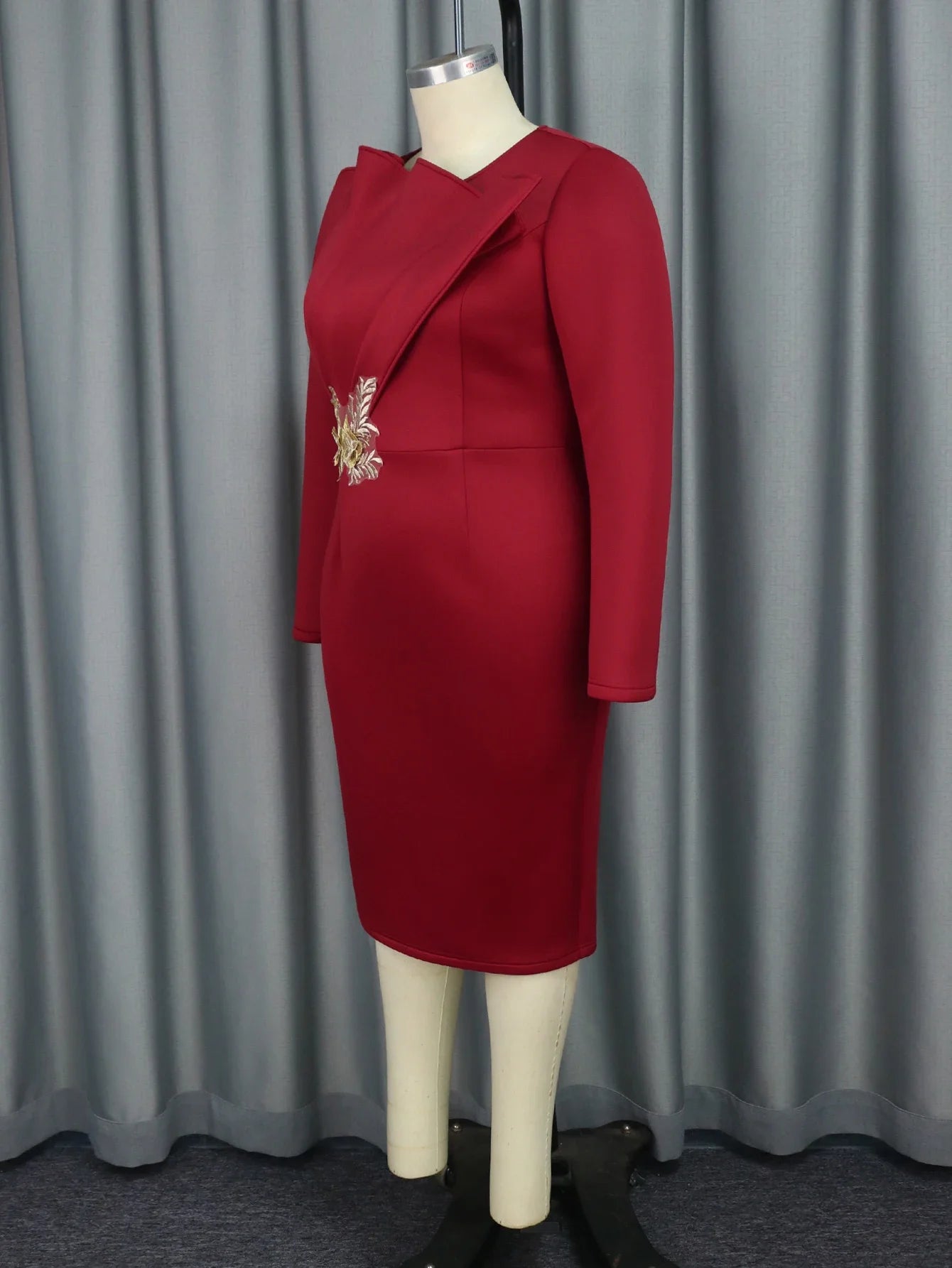 Elegant Long Sleeves with Lace Appliques Sheath